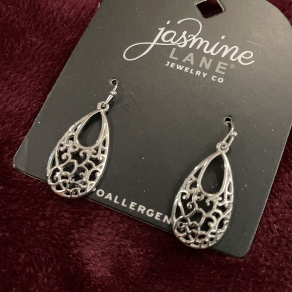 New Gorgeous silver teardrop earrings - Picture 2 of 4